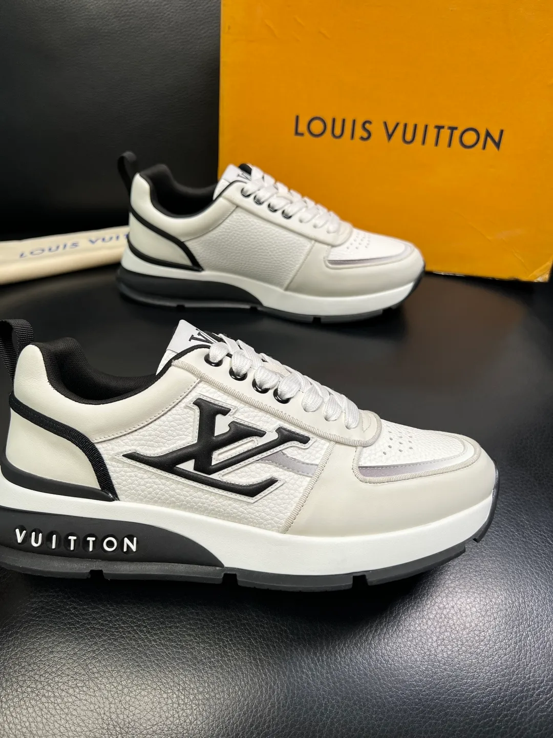 Men's shoes 💰 780 Lv High quality top crafts Louis Vuitton, sports sneakers counter synchronization, uppers imported from Italy, high-quality splicing with colorful and complex crafts, imported lambswool lining soft and comfortable, soles: original soles specially provided by the original factory, T men's shoes 💰U exclusive movable molded soles super comfortable, original and single goods, high quality, welcome to compare, code number 39-44 (customized 38 45)